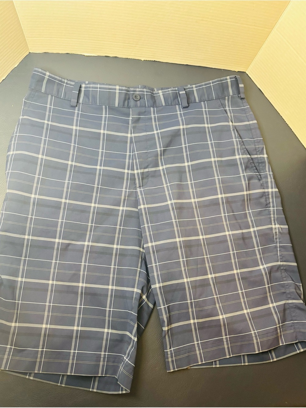Nike Golf Dri Fit performance navy plaid shorts sz 34 preppy golf